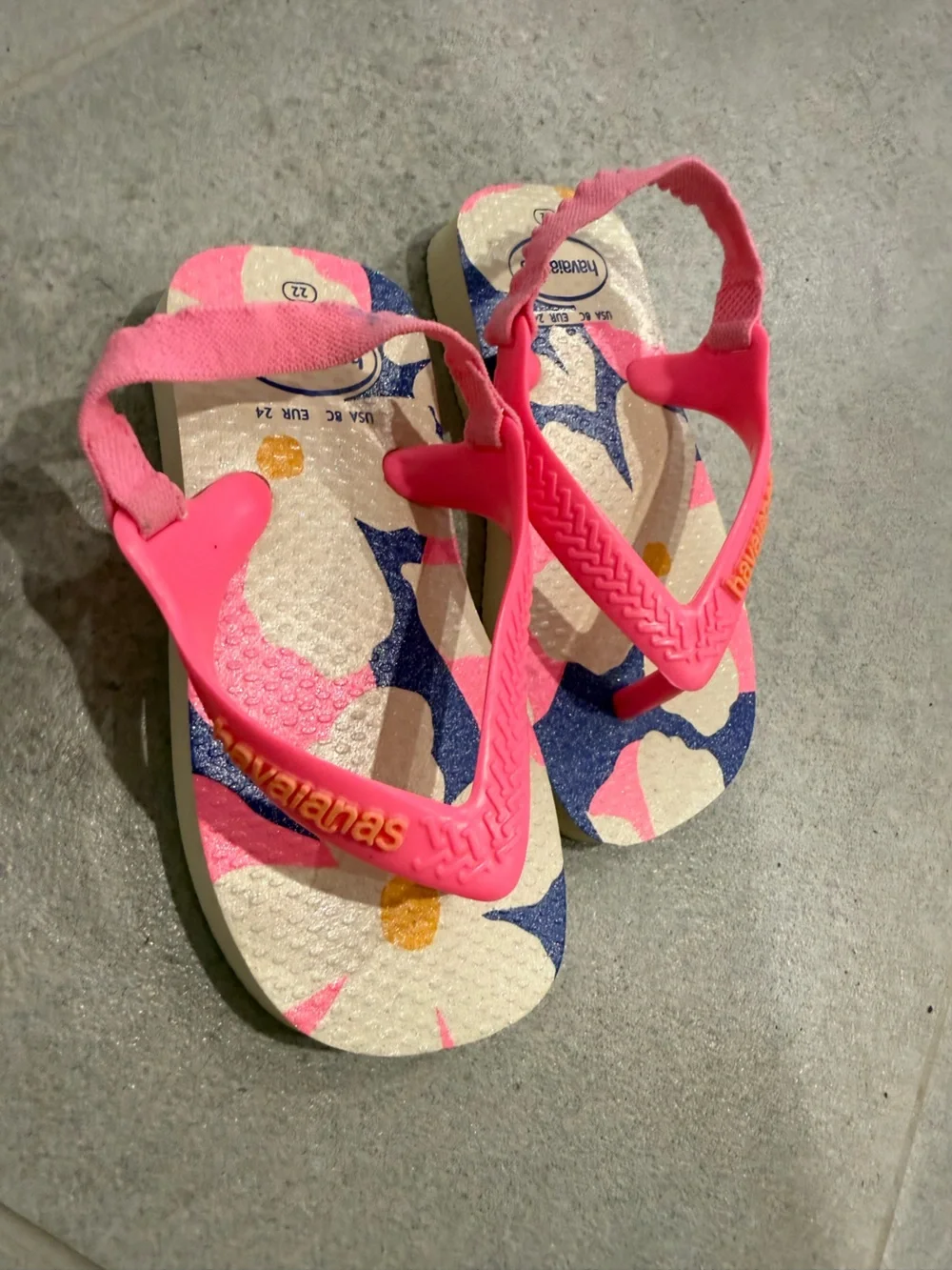 Havianas Mini Me Sandals Pink 7T (labeled 8 runs small)